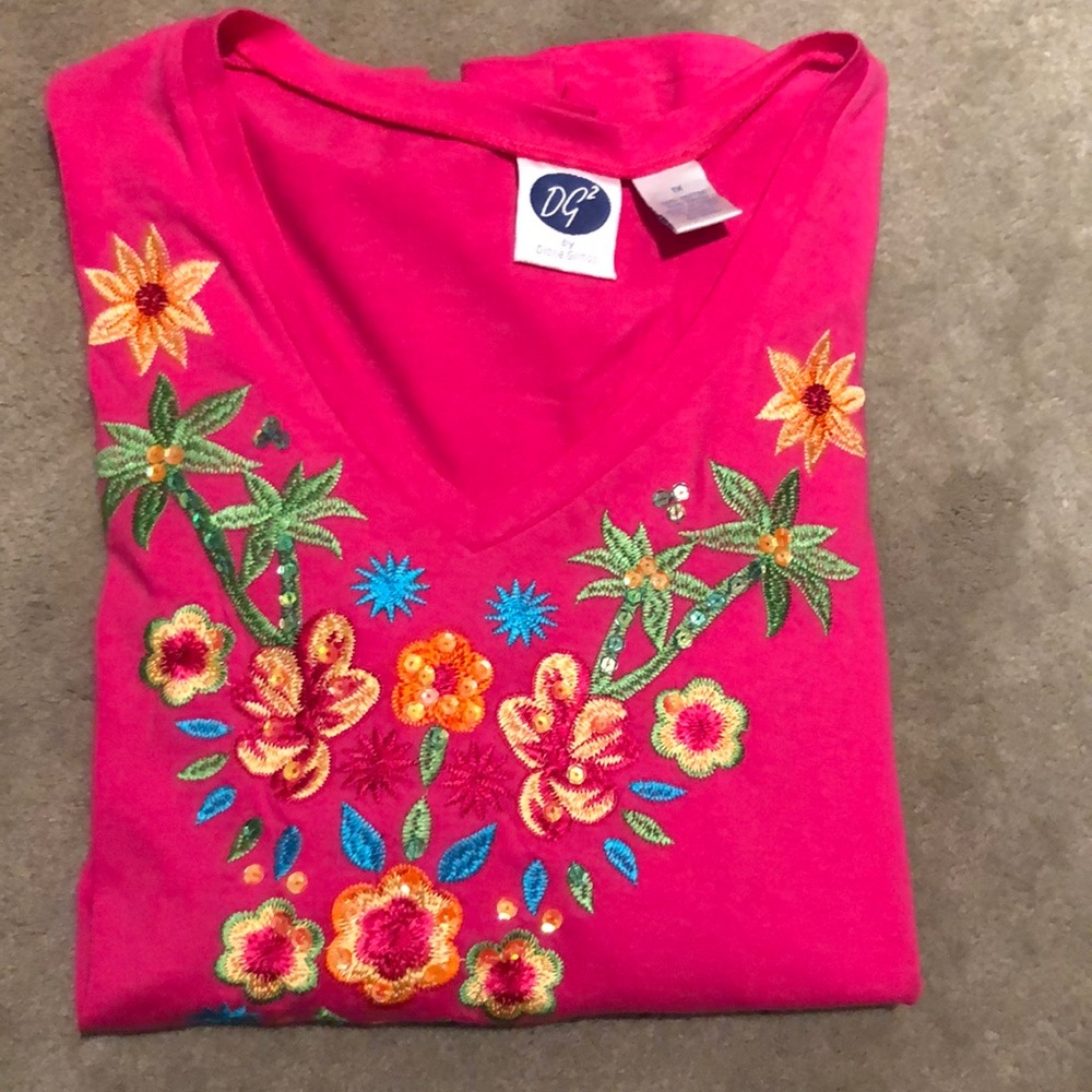 Beautiful embroidered V-neck top 1X hand washable - Picture 9 of 12